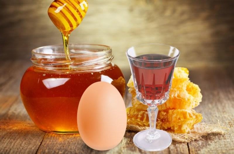 Мёд и яйцо с облепиховым маслом