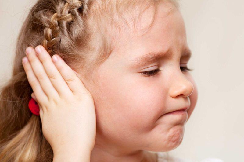 Болит ухо у ребёнка