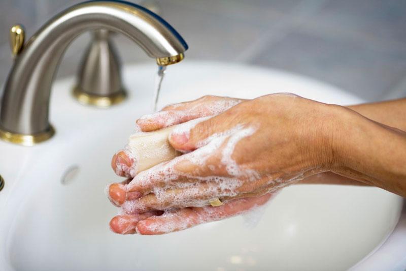 Мытьё рук с мылом